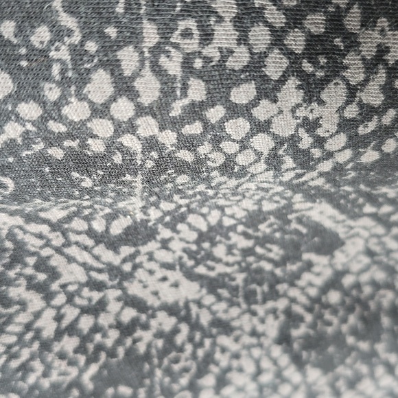 Athleta Organic Daily Snake Print Tee XS - Picture 5 of 6